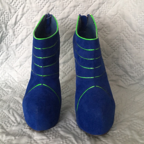 Heels - Picture 3 of 3